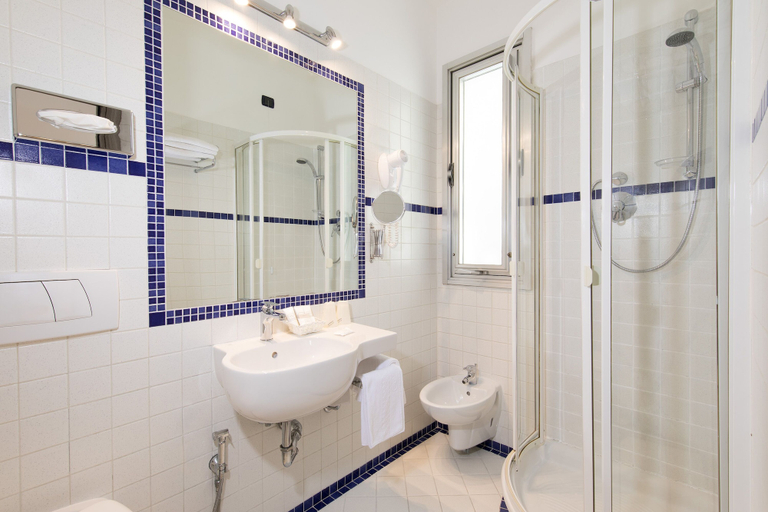 Bathroom 5, Hotel San Giusto, Trieste