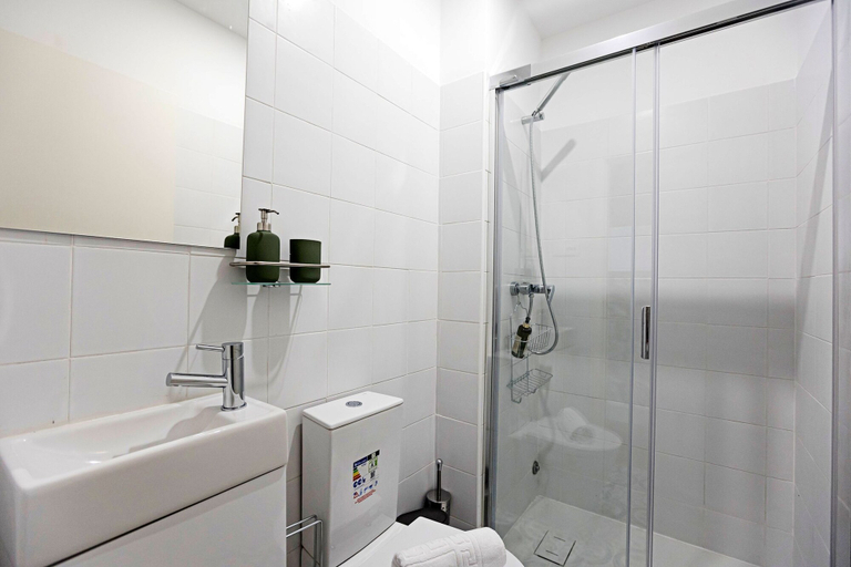 Bathroom 3, Cimo de Vila 62 by LovelyStay, Porto
