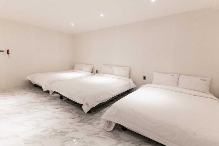 Bedroom 3, The Wave Pension, Suyeong