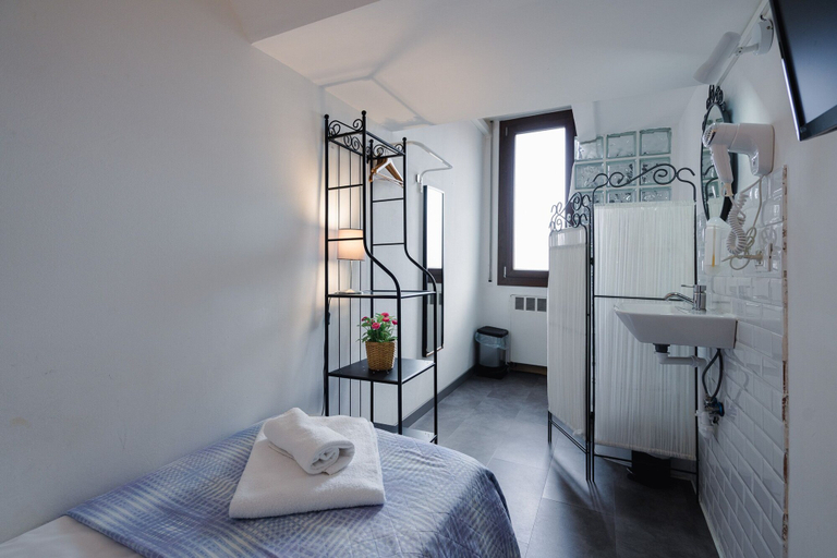 Bedroom 2, B&B Elegance, Bologna