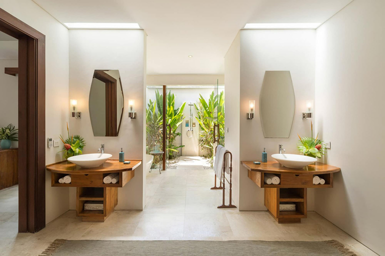 Bathroom 4, LataLiana, Seminyak, Badung