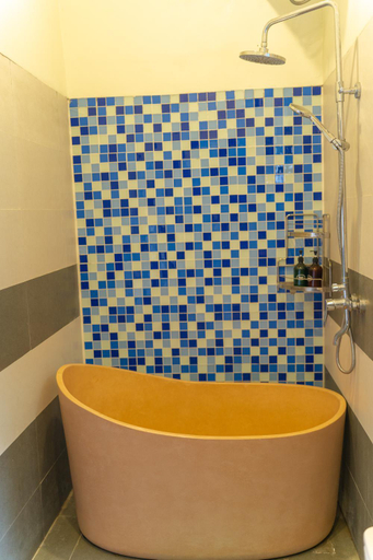 Bathroom 3, green mountain homestay, Hoa Lư