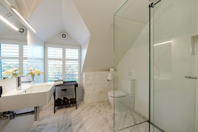 Bathroom, Honeysuckle Barn & Garden, Macedon Ranges - Kyneton