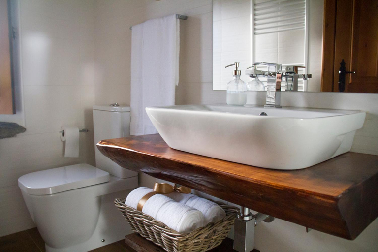 Bathroom 2, Refugios do Pinhal, Oleiros