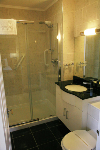 Bathroom 2, The Imperial Hotel, Highland
