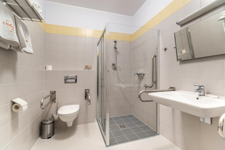 Bathroom 3, Antoninska Hotel & Apartamenty, Leszno