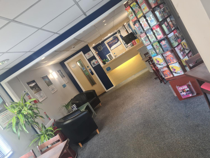 Public Area 2, Redwings Lodge Dunstable, Central Bedfordshire