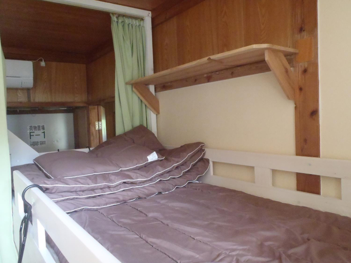 Bedroom 2, Kerama Backpackers, Tokashiki