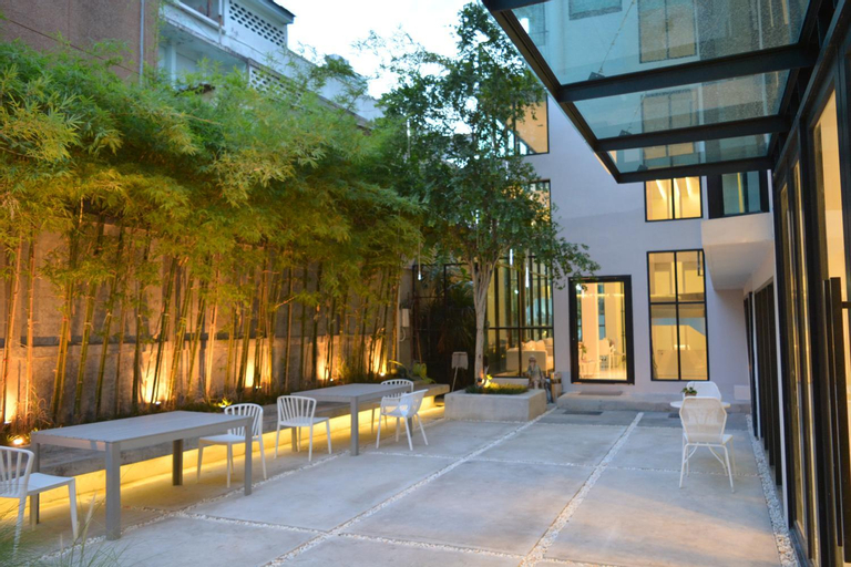 Exterior & Views 2, Rezt Bangkok - Hostel, Khlong Toey