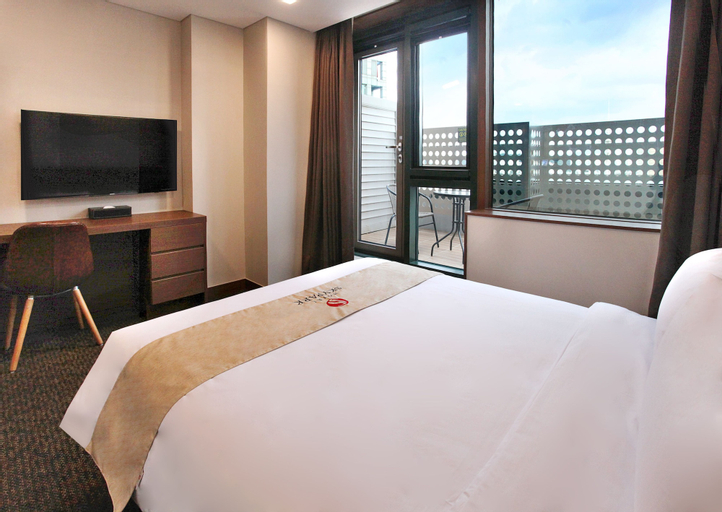 Bedroom 8