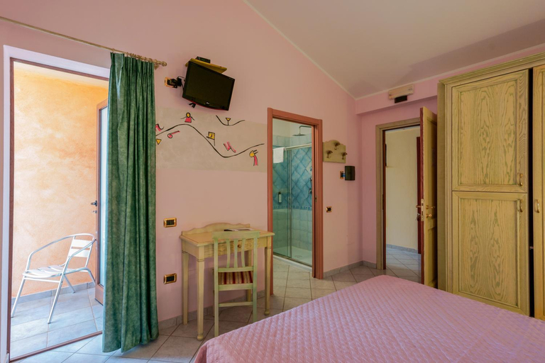 Bedroom 3, Hotel Solanas, Cagliari