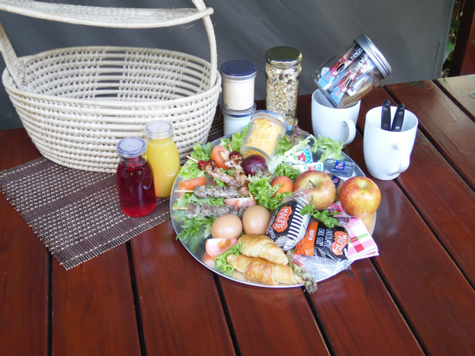 Food & Drinks