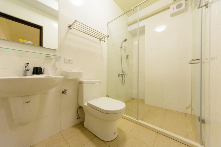 Bathroom 2, Travel J, Taitung