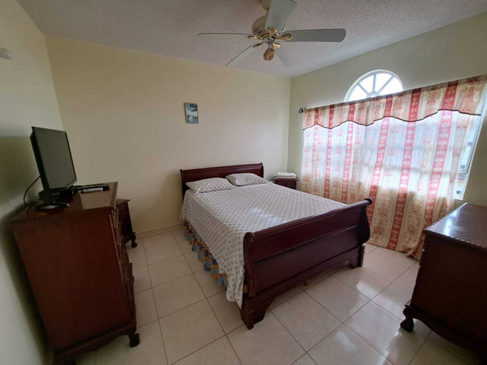 Bedroom 2, Affordable Rooms at Greensview