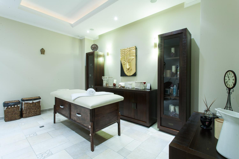 Bathroom 4, Hotel Helen, Magura