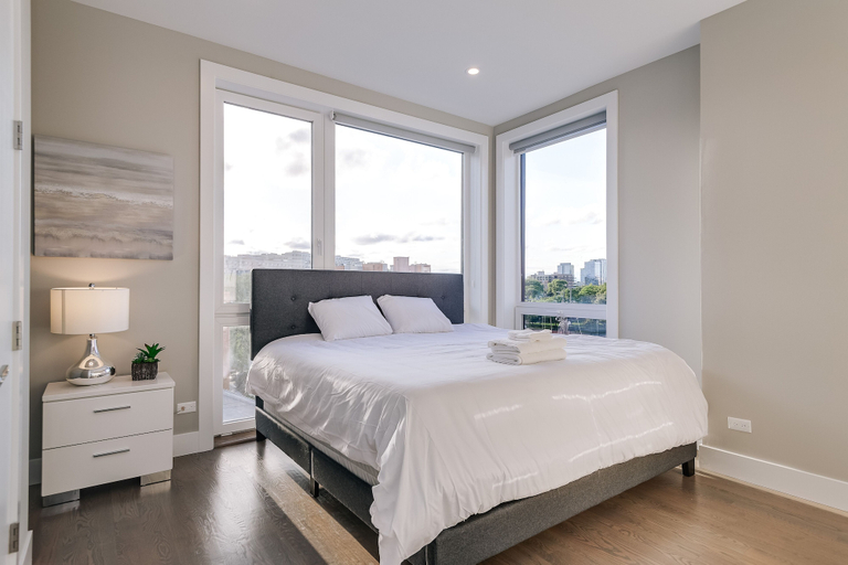 Bedroom 3, 811 N. Sedgwick, Cook