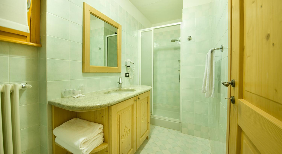 Bathroom 5, Boscone Suite Hotel, Sondrio