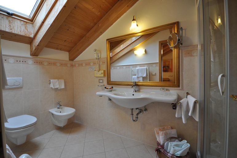 Bathroom 3, Adults only Hotel Grafenstein, Bolzano