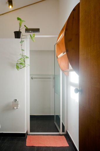 Bathroom 3, Clove Garden Hotel, K.F.G. & G. Korale