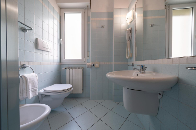 Bathroom 2, Residence Capitol, Rimini