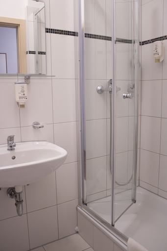 Bathroom 5, Orange Hotel & Apartments, Neu-Ulm