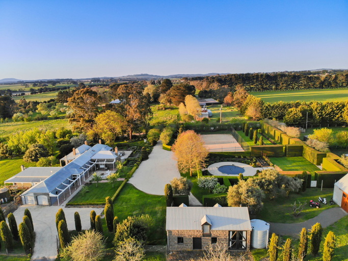 Exterior & Views 2, Honeysuckle Barn & Garden, Macedon Ranges - Kyneton