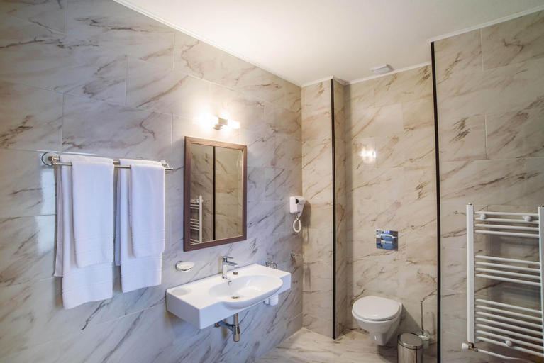 Bathroom 3, Park-Hotel Yambol, Yambol