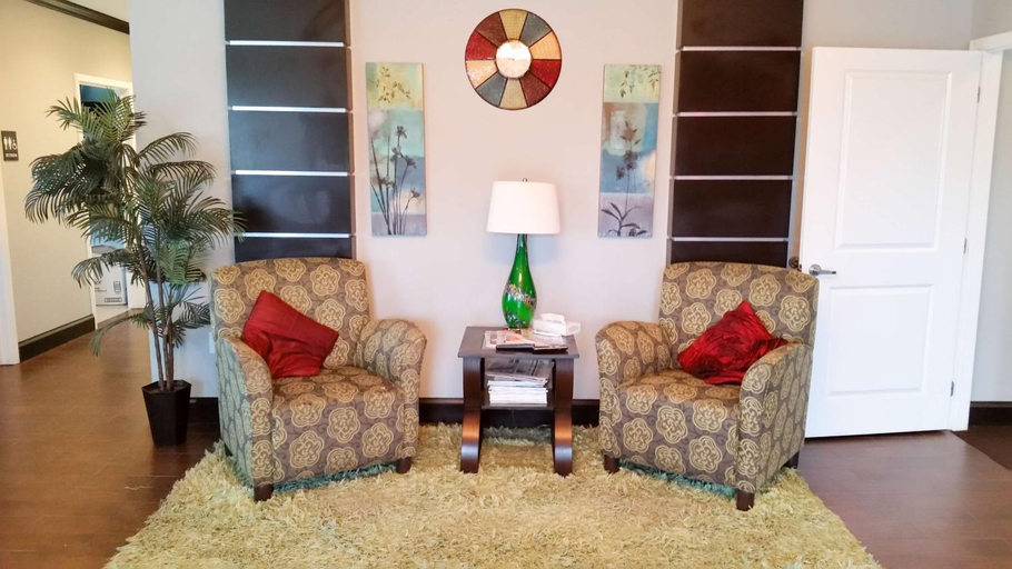 Public Area, Studio 6 Beeville, TX, Bee