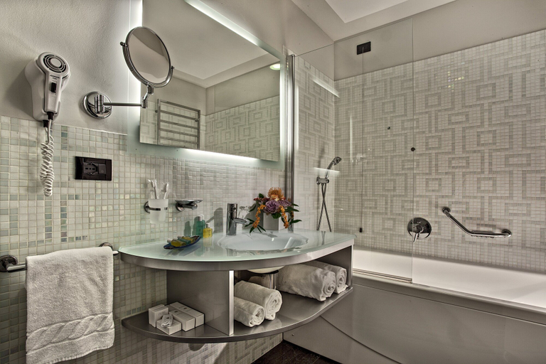 Bathroom 5, Park Hotel Junior, Venezia