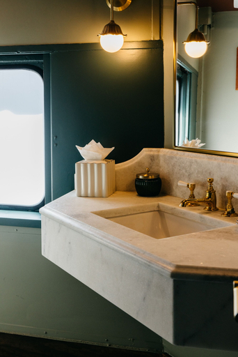 Bathroom 5, The Hotel Chalet at The Choo Choo, Hamilton