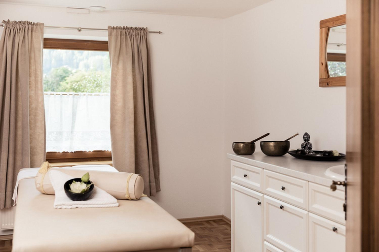 Bedroom 3, Hotel Kreuz, Landeck