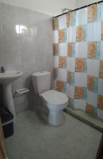Bathroom, Urantia Beach Hostel & Camping, San Onofre