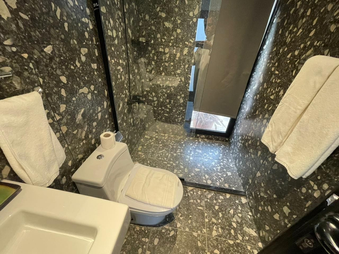 Bathroom 4, Glamping Resort