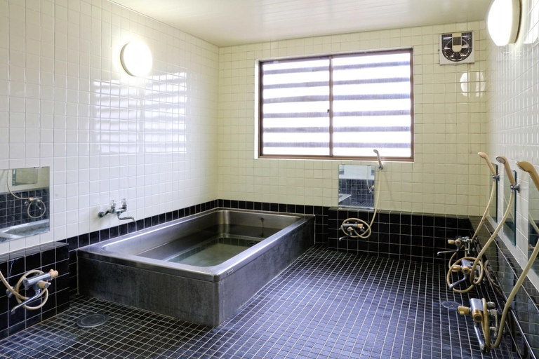 Bathroom 2, Lodge Shosen, Otari