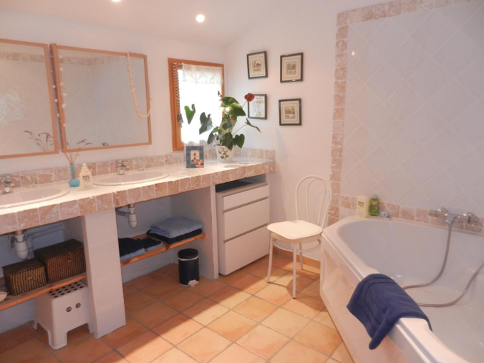 Bathroom 3, La Feniere aux Hirondelles, Vaucluse