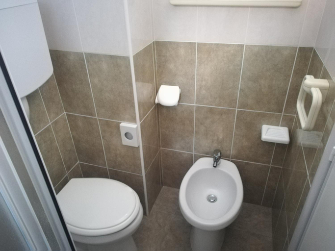 Bathroom 5, Hotel Astoria Pesaro, Pesaro E Urbino
