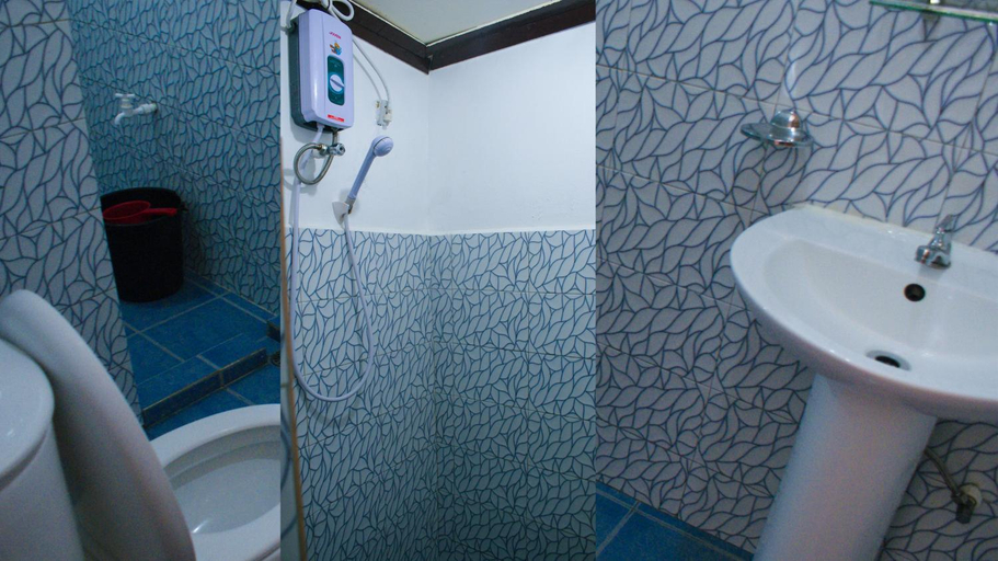 Bathroom 4, Bamboo Beachhouse, Malabuyoc