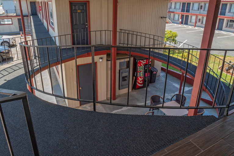 Others 5, Riviera Inn Motel, Clallam