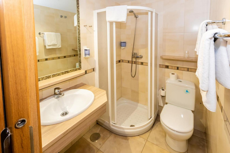 Bathroom 2, Hostel Viky, Madrid