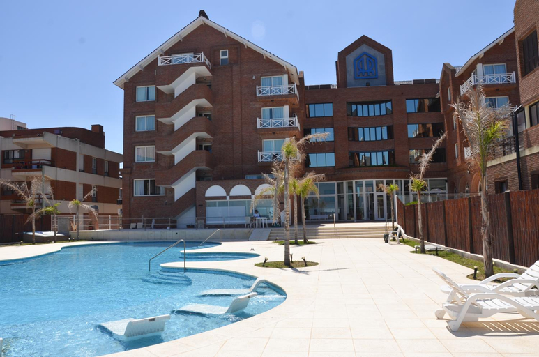 Others 3, Hotel Reviens, Pinamar