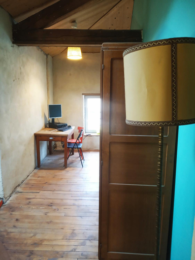 Others 3, La Maison Rouge - Backpacker Hostel, Loire