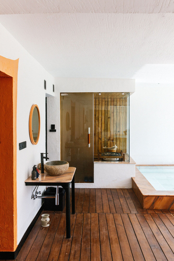 Bathroom, Shinta Mani Mustang, Dhaualagiri