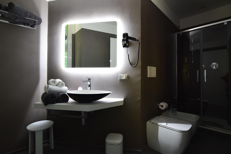 Bathroom 18