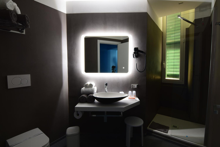 Bathroom 11