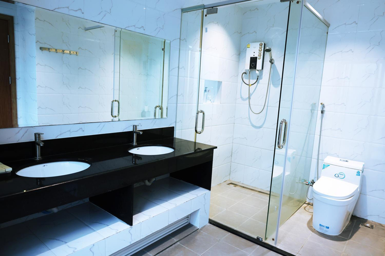 Bathroom 5, Shanghai Resort , Chantrea