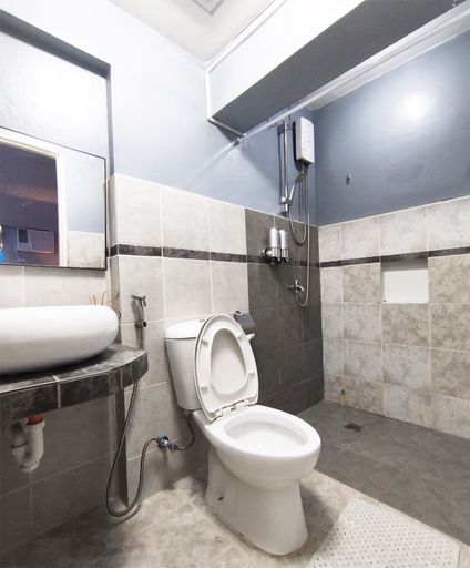 Bathroom 3, Casa Almarenzo Bed & Breakfast, Bolinao