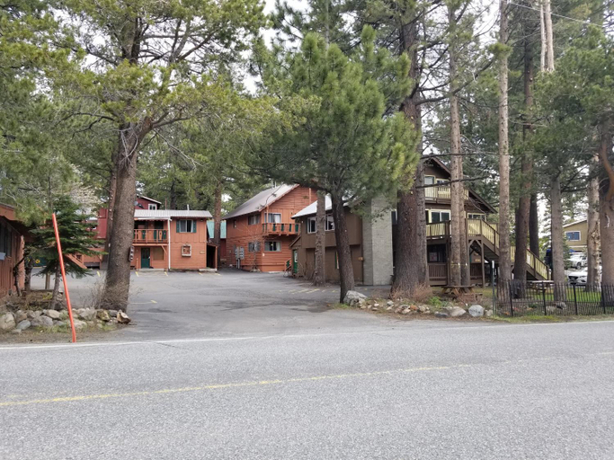Others 3, Edelweiss Lodge, Mono