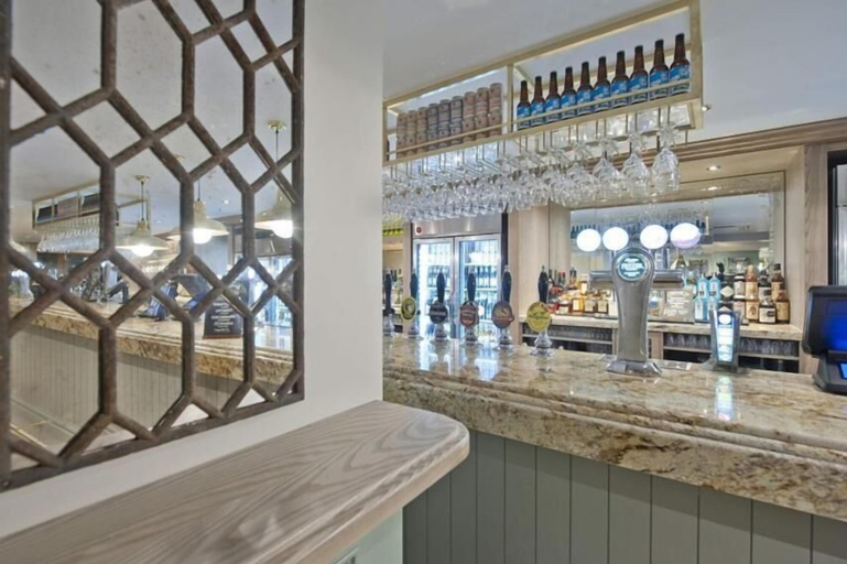 Food & Drinks 5, The Queen Hotel Wetherspoon, Hampshire