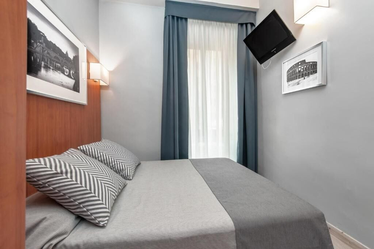 Bedroom 4, Hotel Reyes, Rome
