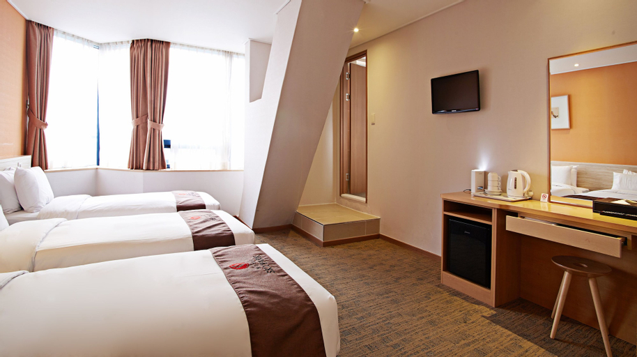 Bedroom 9